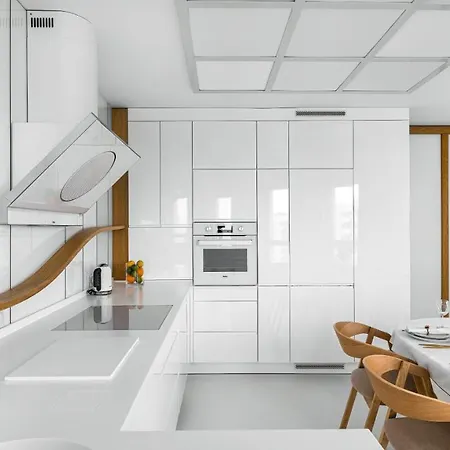 Lighthouse Sea View 120sqm גדינייה