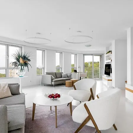 Lighthouse Sea View 120sqm גדינייה